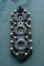 Cargar imagen en el visor de la galería, 150 175 hp Johnson Evinrude CYLINDER HEAD 0337548 337548 two stroke CX & PX Models 1992-2006 sole compatibility 100 105 hp