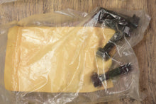 Lade das Bild in den Galerie-Viewer, Volvo Penta 3853916 exhaust attach kit