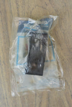 Cargar imagen en el visor de la galería, Mercruiser Quicksilver i/o OEM 821526 filler block EFI DFI 200 225 Alpha One