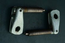 Cargar imagen en el visor de la galería, DT 25 28 hp Suzuki 41212-93000-01J HANDLE, CLAMP stern bracket thumb screws, two stroke NLA late 70s, 80s