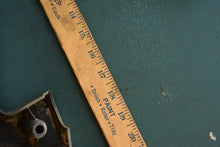 Cargar imagen en el visor de la galería, 9.9 15 18 hp Tohatsu Nissan 3R3S670040 DRIVE SHAFT COVER L & R MFS NFS four stroke