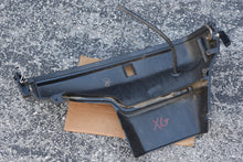 Lade das Bild in den Galerie-Viewer, 115 HP Mercury lower cowl cover Starboard 2188-821873, bottom cowl