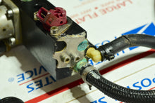 Lade das Bild in den Galerie-Viewer, 115 90 75 hp Mercury Optimax 880037T03 FUEL RAIL ASSEMBLY DFI, 804528 Fuel INJECTOR (3) DFI Two Stroke (Copy)