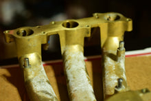 Cargar imagen en el visor de la galería, 50 40 hp Tohatsu Nissan 3KY020911M INTAKE MANIFOLD MFS NFS Four Stroke outboard motors