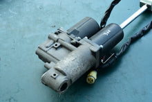 Lade das Bild in den Galerie-Viewer, MFS 50 40 hp Tohatsu trim motor assy 3Z5771800 PTT MOTOR - leaks needs repair