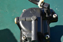 Cargar imagen en el visor de la galería, 185 200 225 300 hp Johnson Evinrude Carburetor 433375 0433375 bowl 333525 0333525, OMC  two stroke outboards