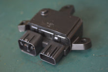 Load image into Gallery viewer, DF 9.9b 15 20 HP Suzuki trim relay & holder 38860-76f01, 2015, 9.9 hp