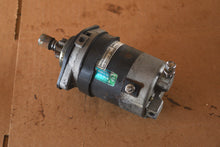 Cargar imagen en el visor de la galería, DT 140 115 hp Suzuki STARTER MOTOR Assy 31100-94601 1999 two stroke 1986-2001