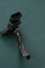 Cargar imagen en el visor de la galería, 25 HP 30 HP Tohatsu Nissan Map Sensor 3ac102140