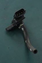 Cargar imagen en el visor de la galería, 25 HP 30 HP Tohatsu Nissan Map Sensor 3ac102140