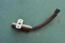 Lade das Bild in den Galerie-Viewer, 25 HP Mercury Crankshaft Positioning Sensor 5563511- Four Stroke 1999-2005