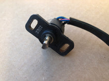 Lade das Bild in den Galerie-Viewer, 200 225 250 300 hp Mercury Throttle Position SENSOR ASSY 821664 electrical NLA 039400-0040 two stroke 3.0 liter motors
