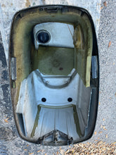 Lade das Bild in den Galerie-Viewer, 90 75 hp Mercury top cowl 822361A15 engine cover, two stroke