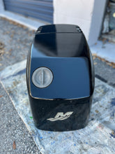 Lade das Bild in den Galerie-Viewer, 90 75 hp Mercury top cowl 822361A15 engine cover, two stroke
