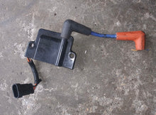 Load image into Gallery viewer, used 25 hp, 30 hp johnson Evinrude E Tec  ignition coil w good spark plug wire 0586980, 586980 and 587275 0587275