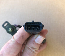 Lade das Bild in den Galerie-Viewer, 200 225 250 300 hp Mercury Throttle Position SENSOR ASSY 821664 electrical NLA 039400-0040 two stroke 3.0 liter motors