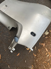 Lade das Bild in den Galerie-Viewer, BF 150 135 115 hp Honda 63716-zy6-010za lower side cover PORT Bottom Cowl