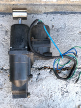 Load image into Gallery viewer, DF 60 70 90 115 140 HP Suzuki trim pump, Power 48400-90j00