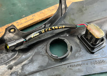 Cargar imagen en el visor de la galería, 275 225 250 200 hp Mercury Verado 885356 885356T AIR INTAKE PORT - 8569901 Trim SWITCH 87-8569901 (30 - 300 hp) OEM Four Stroke