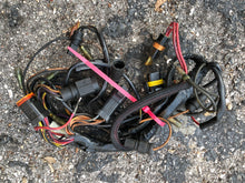 Lade das Bild in den Galerie-Viewer, 200 225 250 hp Johnson Evinrude harness 586243 OA 1998-2001, rigging, OMC