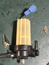 Cargar imagen en el visor de la galería, DF 200 hp Suzuki FUEL FILTER 15410-92J01 four stroke 2019 some compatibility 150 175 hp
