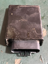 Lade das Bild in den Galerie-Viewer, DF 30 hp Suzuki ECU control unit 33920-94L40 f8t56272 four stroke 2016-2018
