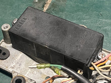 Lade das Bild in den Galerie-Viewer, 70 hp Yamaha 6H3-85540-11-00 CDI UNIT, voltage regulator, bracket, cover 3 cylinder ETLD two stroke
