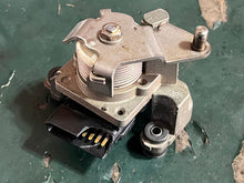 Lade das Bild in den Galerie-Viewer, imperfect f 250 hp Yamaha CONTROL SENSOR ASSY 6P2-8A410-01-00 6P2-02 6P2-8A410-00-00 four stroke 2005-2018
