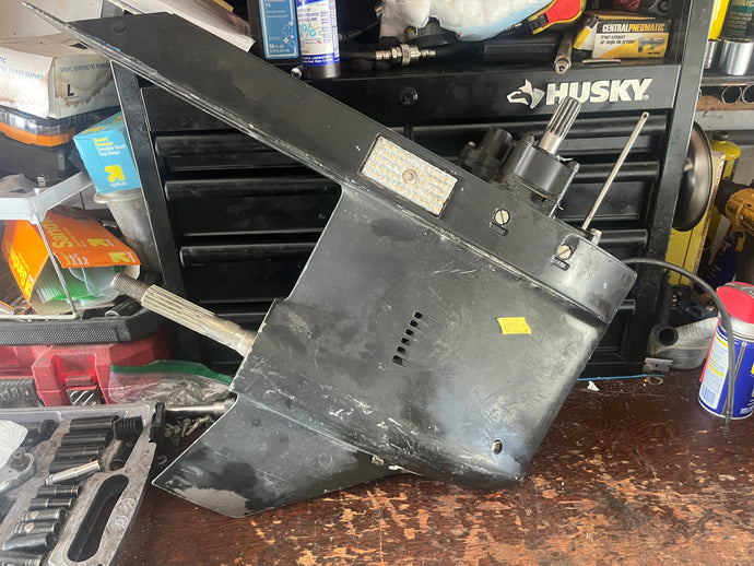 90 hp Force LOWER UNIT up-and-down-to-shift 20” 6977061 1600-820588T1 Two Stroke 1992 908A92A case 6977061