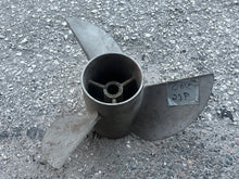 Cargar imagen en el visor de la galería, Mercury Racing Cleaver Propeller 48-74602-23 RH prop 23p
