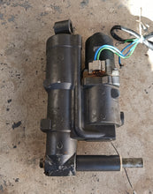 Cargar imagen en el visor de la galería, sold 2025——F 75 90 hp Yamaha power trim and tilt assy PTT oem 6D8-43800-01-8D four stroke 2006-2012
