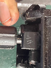 Lade das Bild in den Galerie-Viewer, held for customer june2025—-25 20 15 hp Mercury carb PRIMER KNOB 12802 BLOCK 11280 LEVER 112731 FAST IDLE LEVER 2976A2 BRACKET 12803 CHOKE BEZEL 172291 two stroke 1989-1993 some compatibility 6 9 9.9 hp
