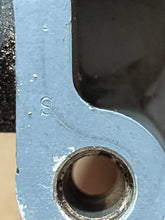 Lade das Bild in den Galerie-Viewer, sold ebay aug2025————DF 140 115 hp Suzuki 51110-90821-0EP 51110-90810-0EP ENGINE HOLDER 2001-2011 four stroke
