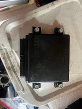 Load image into Gallery viewer, loaned to Trey mar2026—-F 150 hp Yamaha ECU 63P-33 63P-8591A-33-00 F8T 94371 four stroke 2006 994 hours - superseded number 63P-30 through 63P-38
