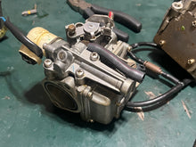 Load image into Gallery viewer, f 100 80 hp Yamaha 67G-14901-10-00 CARBURETOR 1 &amp;3 1999-2001 67G-14902-10-00 carb 2, 67G-14904-10-00 carb 4, four stroke NLA 67G-10, 67F-14380-00-00 STARTER PRIMER, 67F-14369-00-00 DIAPHRAGM 2, 67F-14585-00-00 CHOKE ROD 1999-2001 outboards
