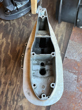 Load image into Gallery viewer, BF 90 75 hp Honda EXTENSION CASE 40201-ZW1-020ZA four stroke 1998 compatible 115 130 hp
