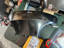 Lade das Bild in den Galerie-Viewer, sold july2025—-DF 40 50 hp Suzuki side cover set 61810-87810-0EP SET, 61821-87J01-0EP 61821-87J01-0EP four stoke 1999-2010 evinrude numbers 5032810 5032811
