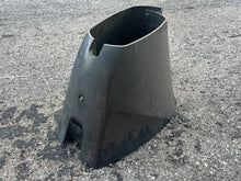 Cargar imagen en el visor de la galería, f 115 hp Yamaha bottom cowling APRON 67F-42741-00-8D Four Stroke 2000-2005
