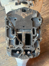Lade das Bild in den Galerie-Viewer, 150 hp Evinrude 25” MIDSECTION SWIVEL 0434724 0435006 STEERING ARM 0436983 HOUSING 0340731 0338664 stern BRACKETS 0335489 0335416 two stroke E150EXERV 1994
