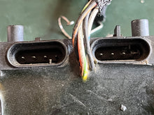 Lade das Bild in den Galerie-Viewer, 90 115 Johnson 584845 power pack CD4a0L61 control unit 0584845 585032c two stroke OIS
