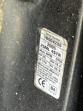 Lade das Bild in den Galerie-Viewer, 25 hp Mercury midsection DRIVESHAFT HOUSING 3532-825218T7 ADAPTOR PLATE 825228A17 SWIVEL 3427-830104T1 Replaced by 3410-827402T5 POWER TRIM PUMP 822344T14 822344T10 Four Stroke 2 Cylinder
