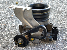 Load image into Gallery viewer, BF 130 hp Honda THROTTLE BODY 16400-ZW5-013 Four Stroke 1999-2004
