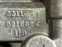 Load image into Gallery viewer, 225 200 hp Mercury CARBURETOR SET WM-47 3311-818639A12 818639A13 818639A14 two stroke 3.0 liter CLEAN - NEED NEW BOWL GASKETS
