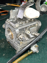 Cargar imagen en el visor de la galería, DF 25 hp Suzuki 13200-95J00 CARBURETOR twin V STARTER ASSY 13368-95J00 Four Stroke 2006-2014
