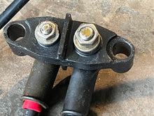 Lade das Bild in den Galerie-Viewer, 150 hp Yamaha battery TERMINAL 64D-81920-01-00 64D-81920-00-00 two stroke 1996-2009 some compatibility 175 200 hp
