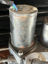 Load image into Gallery viewer, 90 85 75 hp Yamaha POWER TRIM &amp; TILT ASSY 6H1-43800-15-4D 6H1-15 two stroke 1997-2001 some 80 70 60 compatibility

