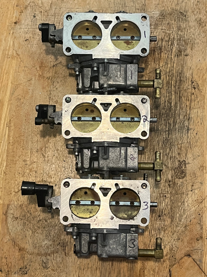 200 hp Mercury CARBURETOR SET WMH 16-1 16-2 16-3 top 3308-9672A44 3311-818650A4 818650A52, center 3308-9672A45 818650A5 818650A53, bottom 3308-9672A46 818650A6 818650A59 two stroke v6 compatible 175 150 hp