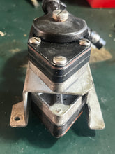 Lade das Bild in den Galerie-Viewer, Johnson Evinrude VRO CONVERSION FUEL PUMP OMC 5004558 0438400 Engine Two Stroke
