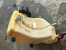 Lade das Bild in den Galerie-Viewer, DF 2.5 hp Suzuki FUEL TANK 65110-97J40 FUEL COCK 66100-97JL1 four stroke 2024 2014-up
