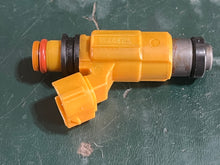 Lade das Bild in den Galerie-Viewer, sold local may2025——f 150 hp Yamaha FUEL INJECTOR orange 63P-13761-00-00 CDH275 four stroke 2004-2010 cleaned
